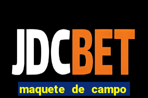 maquete de campo de futebol com material reciclavel